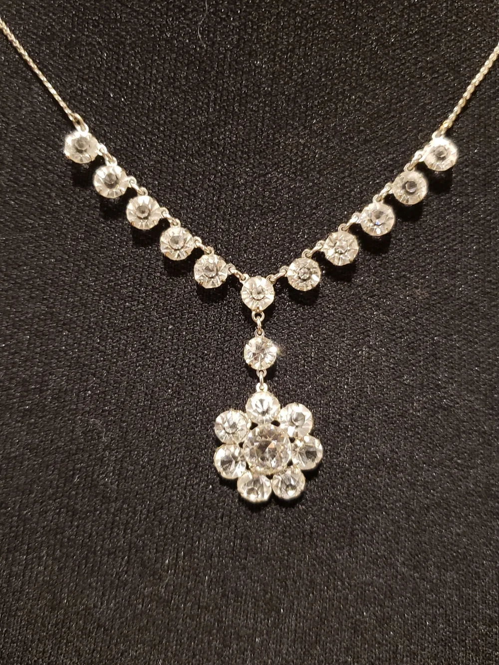 Vintage Sparkling  Floral Crystal Pendant Necklace.